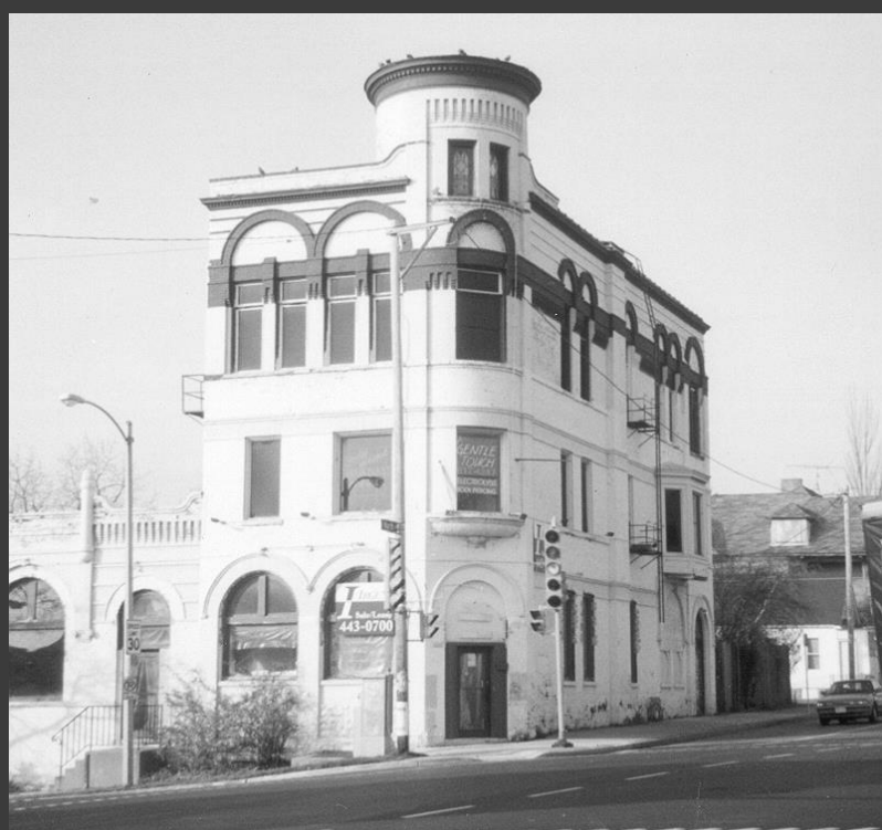 <p>Identify this building</p>