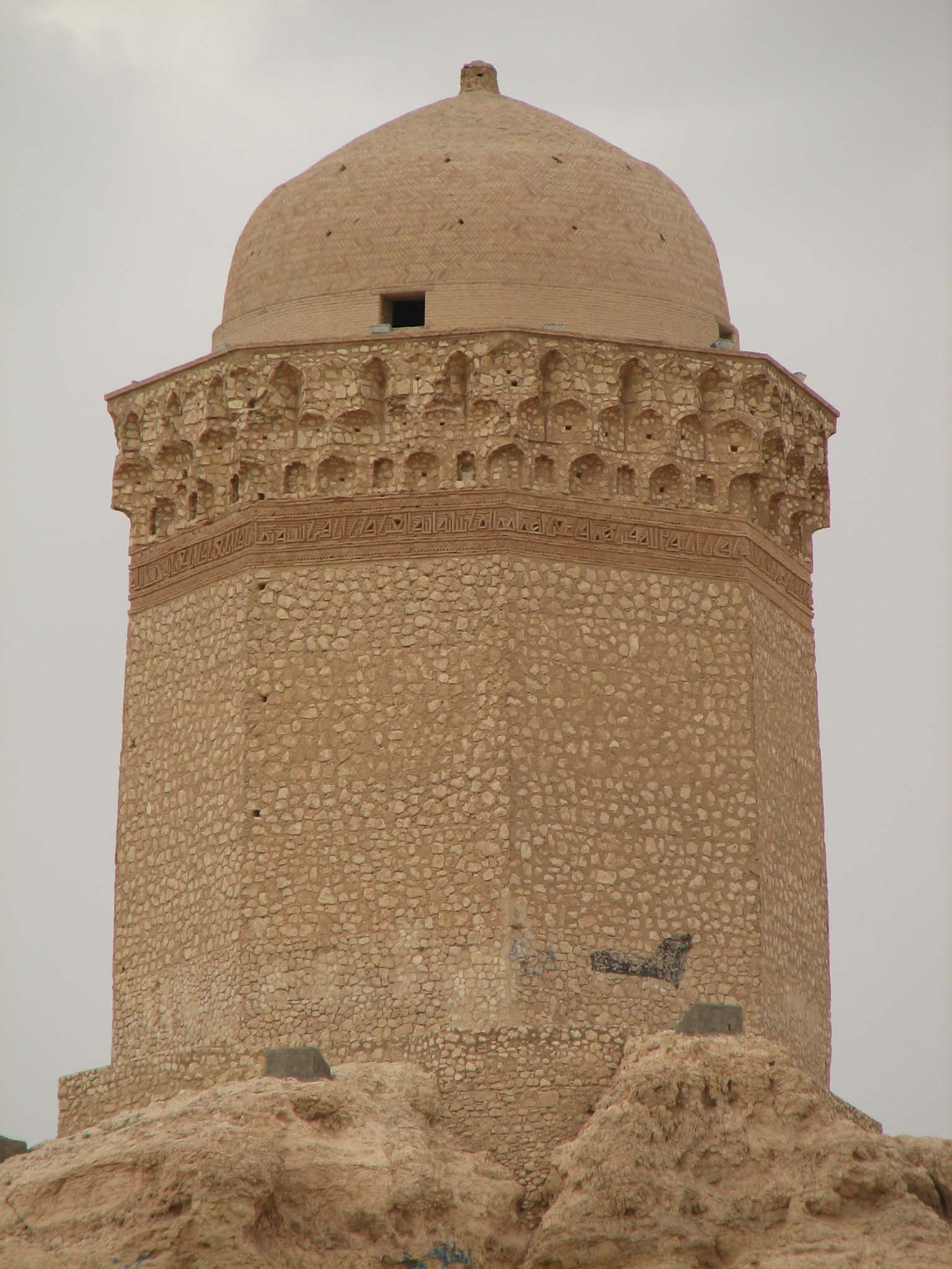 <p>Gunbad-i Ali (tomb of Ali)</p>