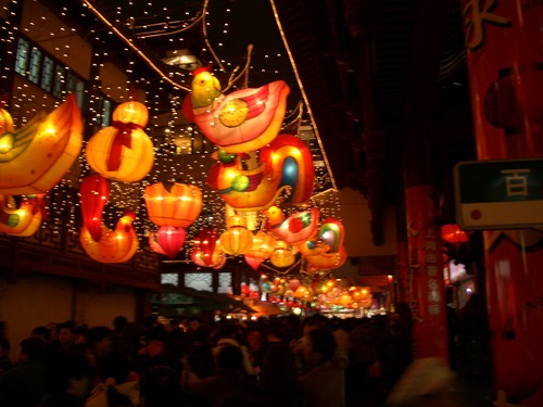 <p>truyền thống địa phương </p><p>The offering of the first harvest to the gods is a …. in this village</p>