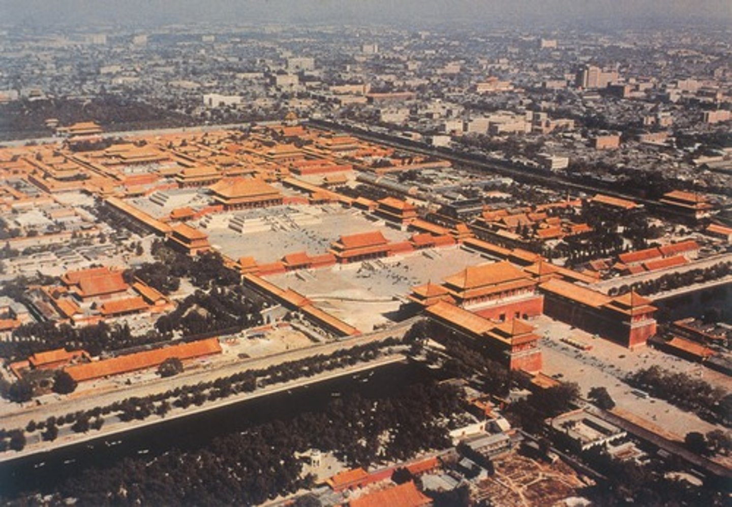 <p>nội thành</p>