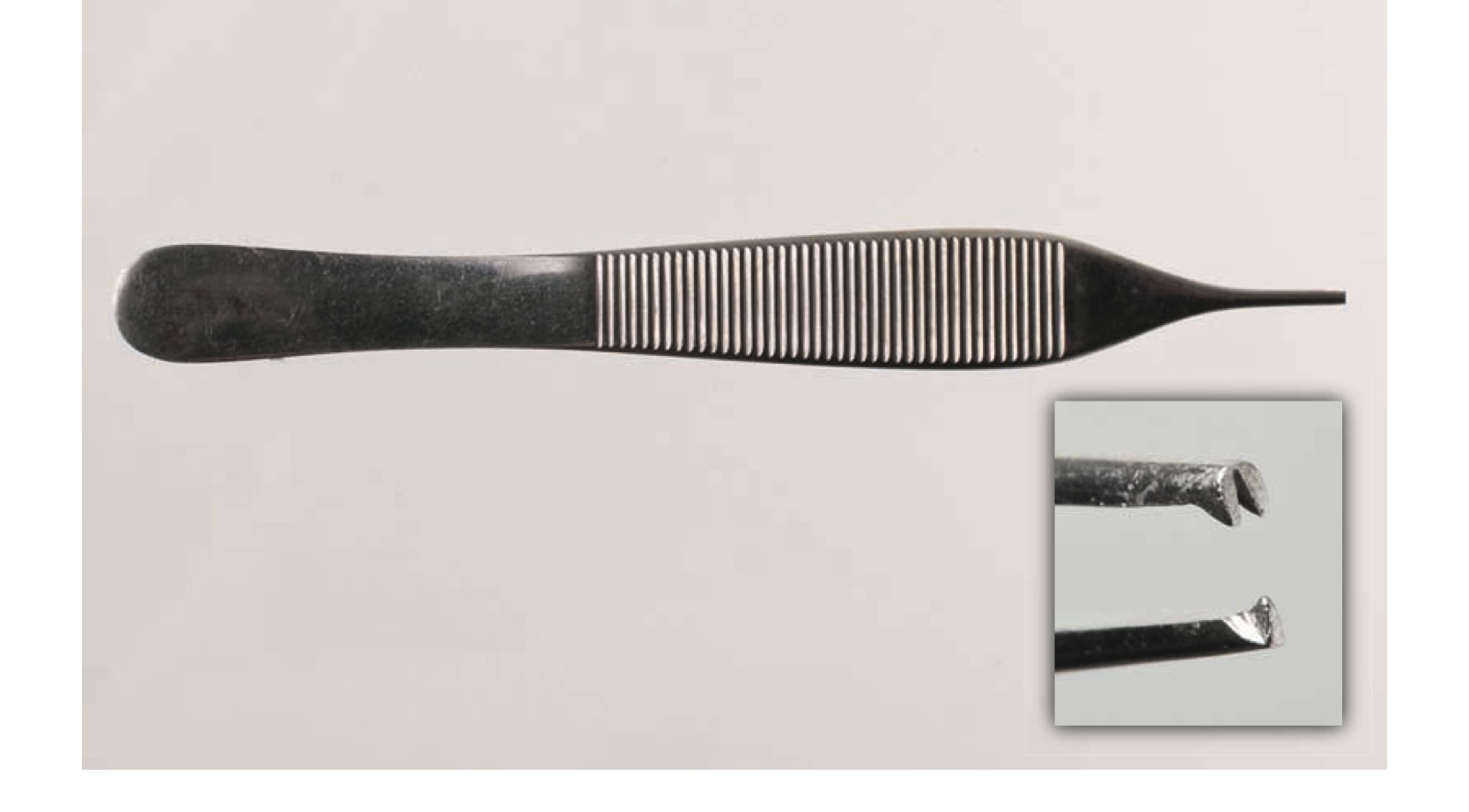 <p>Toothed adson forceps</p>