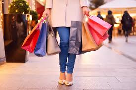 <p>de compras</p>