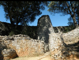 <p><strong>Conical tower and circular wall of Great Zimbabwe</strong></p>