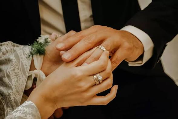 <p>We/one got married with</p><p><span style="background-color: oklch(0.9902 0.004 106.470001); color: oklch(0.3039 0.04 213.679993);"><span>He married the person who stole my sister’s heart.</span></span></p>