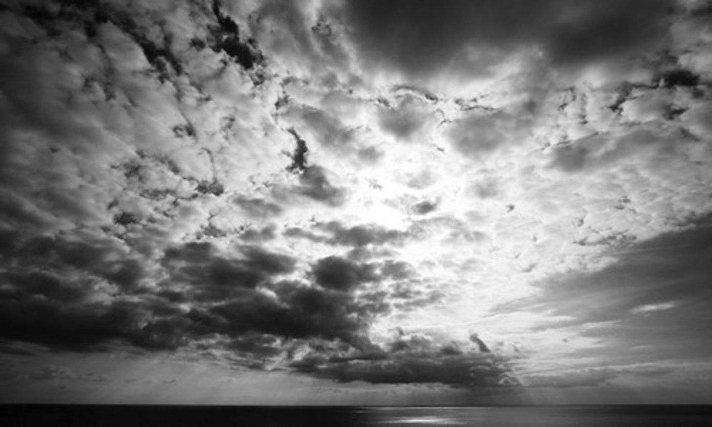 <p>el cielo nublado</p>