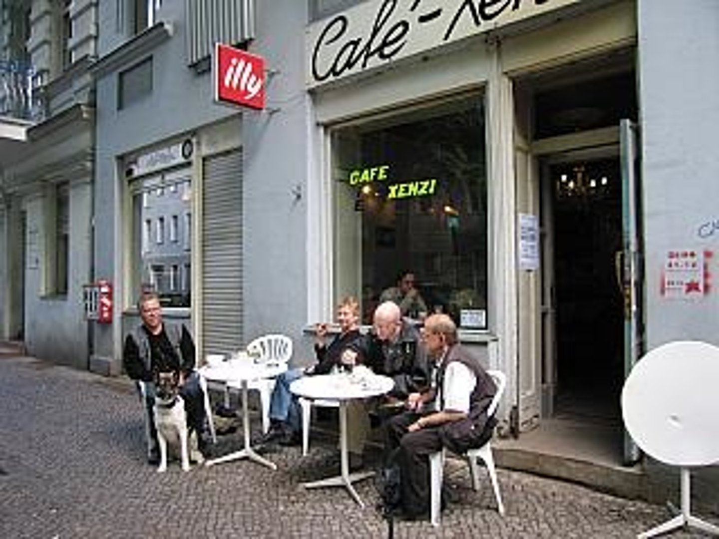 <p>cafe, cafes</p>
