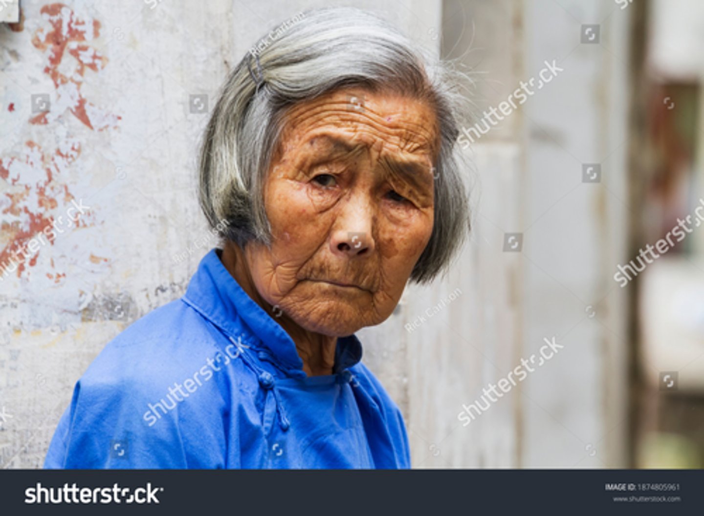 <p>Chapter: Judicial Review: Substantive Review (Irrationality)</p><p>Facts: Huang (Chinese citizen) sought indefinite leave to remain as dependent on her daughter (British citizen) but was rejected. Claim raised under Art 8 ECHR and immigration authorities applied deferential review, arguing she did not qualify under Immigration Rules (1994). Adjudicator granted Huang’s claim, but immigration Appeal Tribunal denied it on appeal and applied Wednesbury review and thought it should defer to govt. Huang applied to Court of Appeal which applied proportionality testing and Home Secretary appealed to HoL.</p><p>Principle: Proportionality involves an independent judicial judgement. The correct test for human rights matters is proportionality, not Wednesbury or heightened scrutiny.</p>