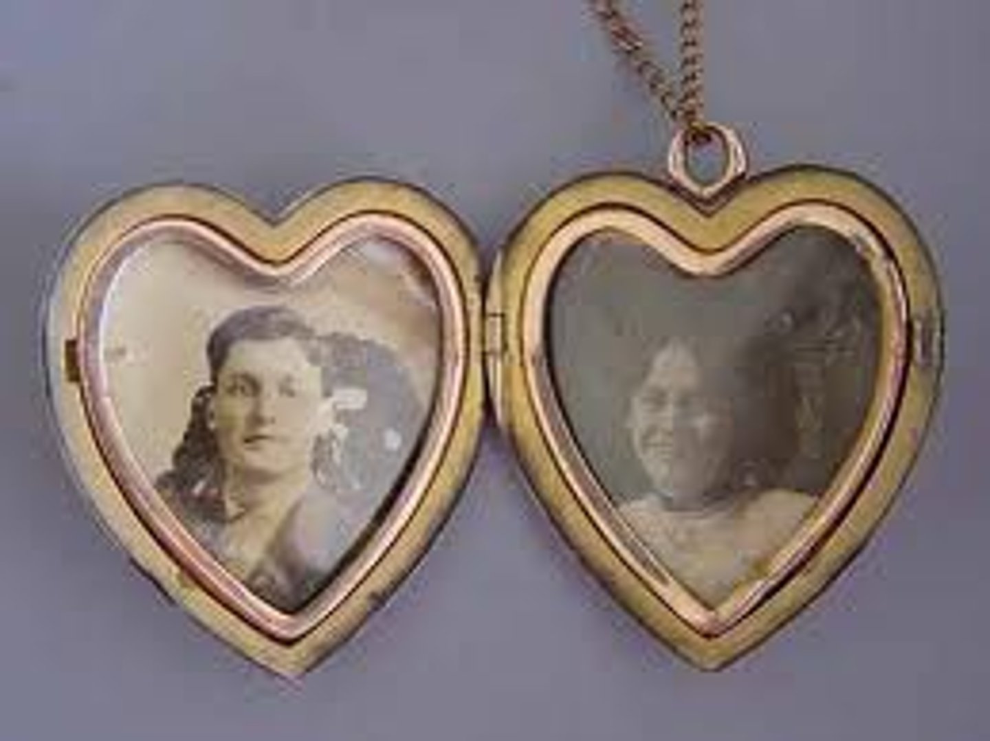 <p>медальон</p>