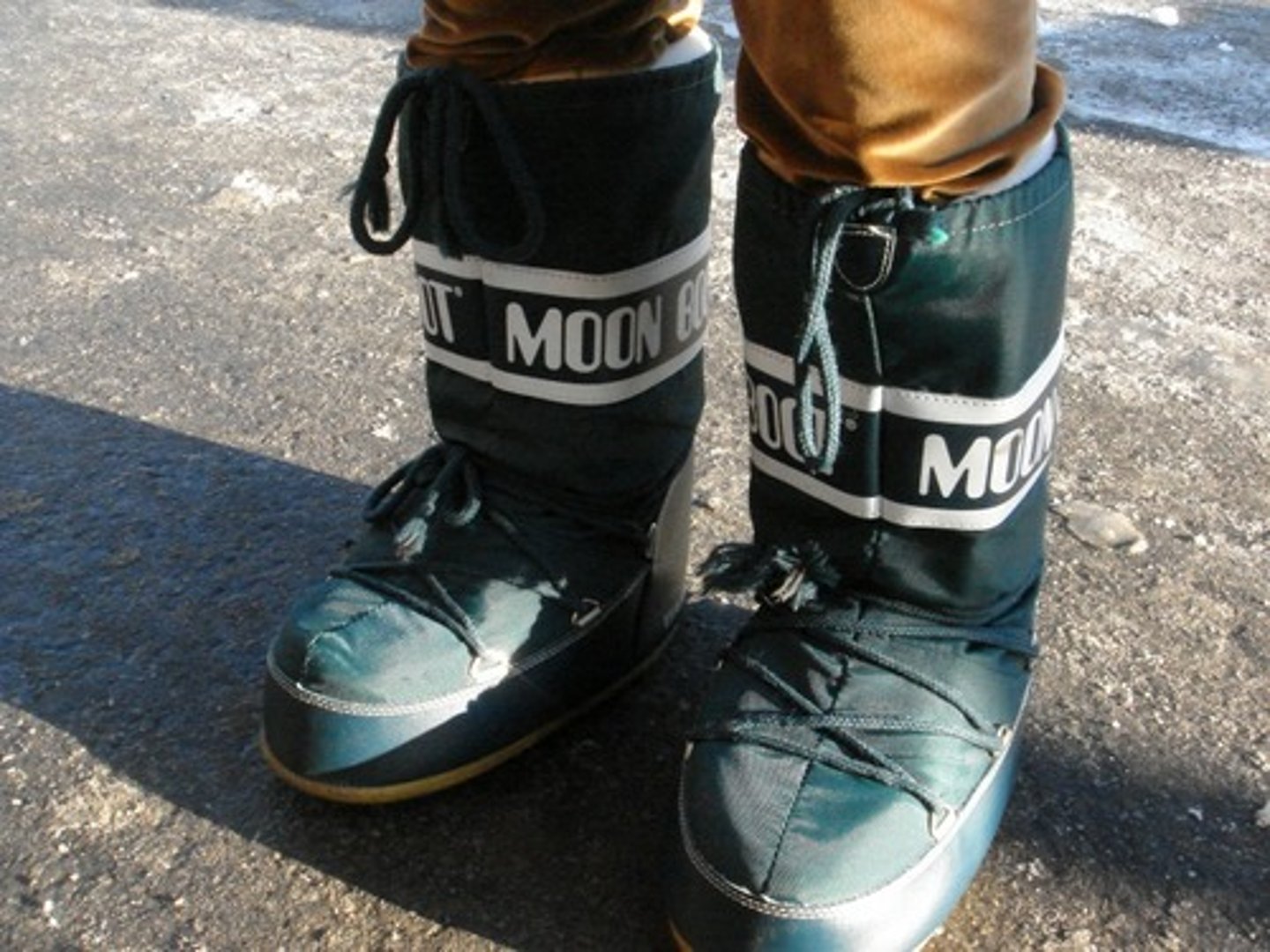 <p>snow boots</p>