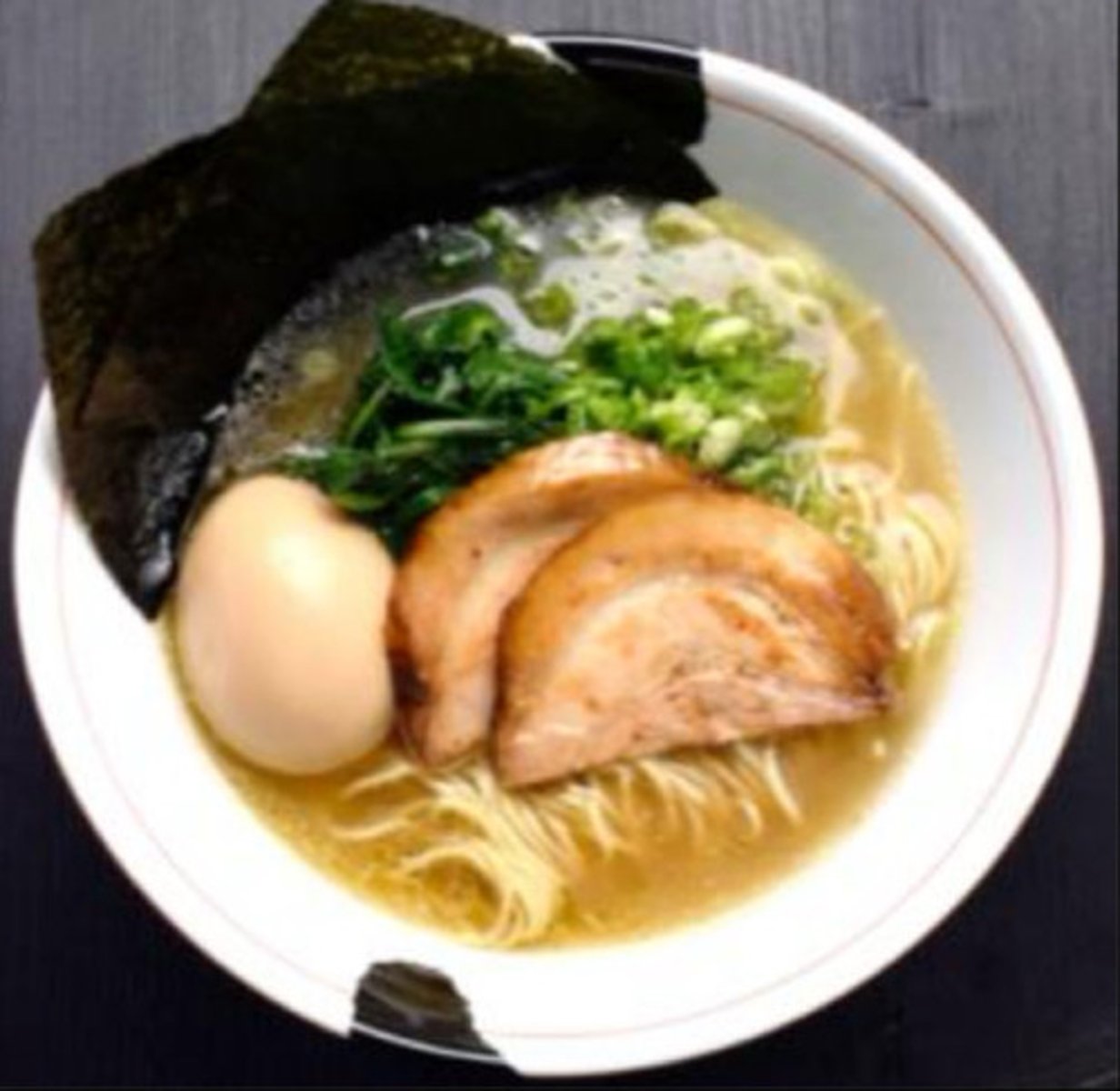 <p>Clear chicken soup, Chicken chashu, Green onion, Spinach, Egg, Yuzu nori, Thin noodles</p>