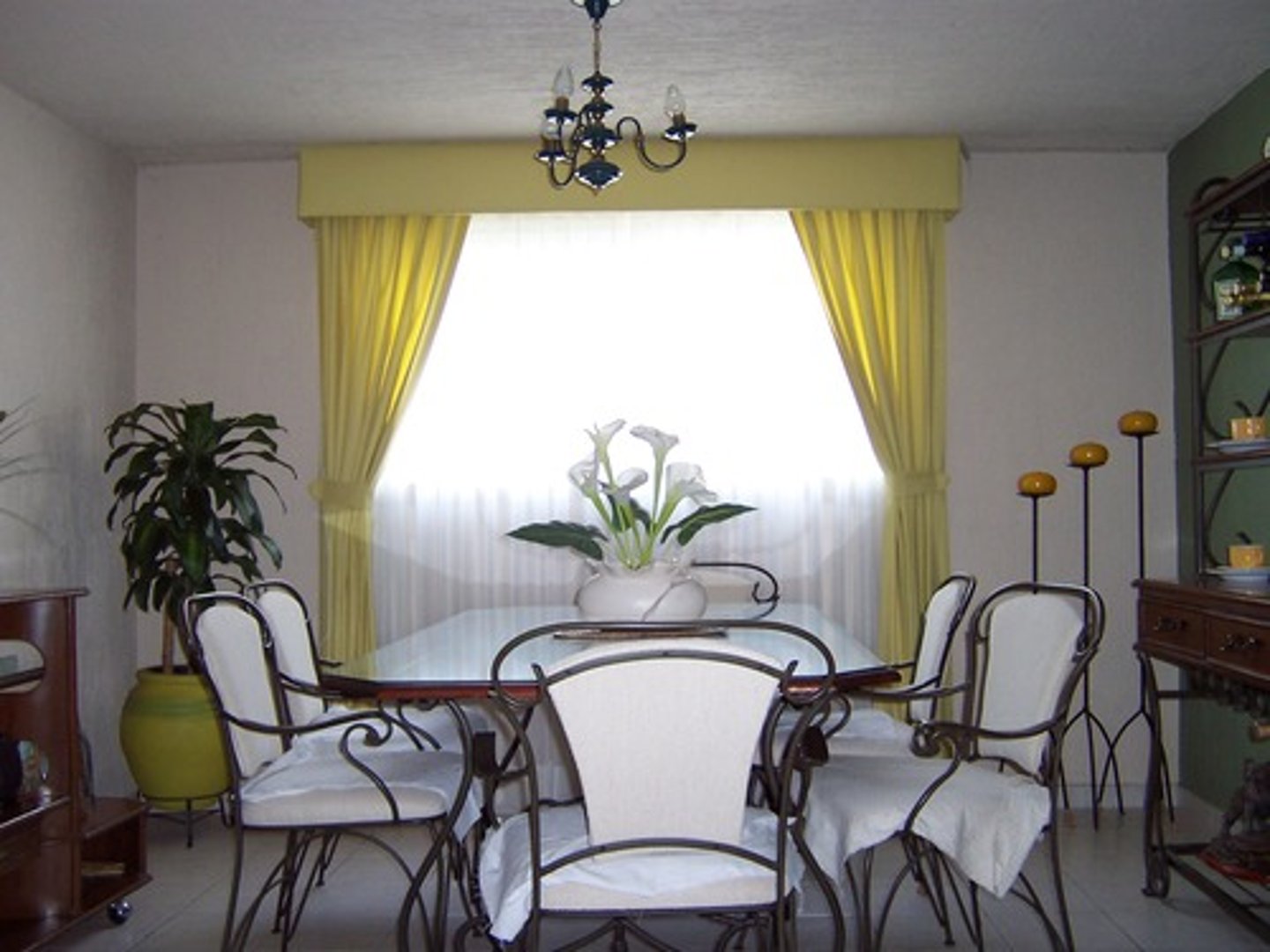 <p>dinning room</p>
