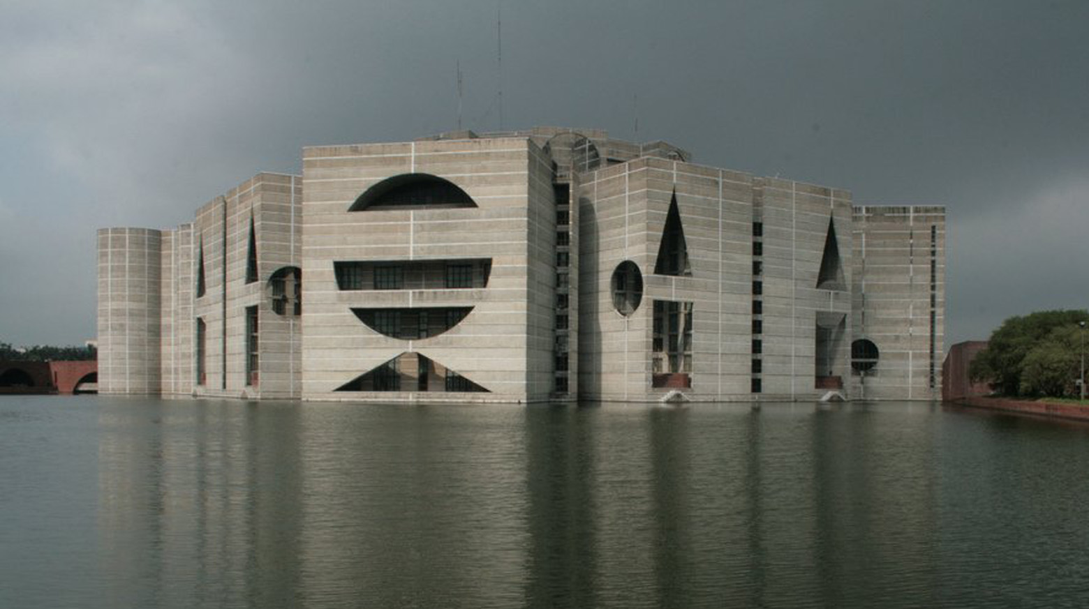 <p>National Assembly Building, Louis Khanm 1901-1974, Bangladesh, monumentality, brutalism</p>