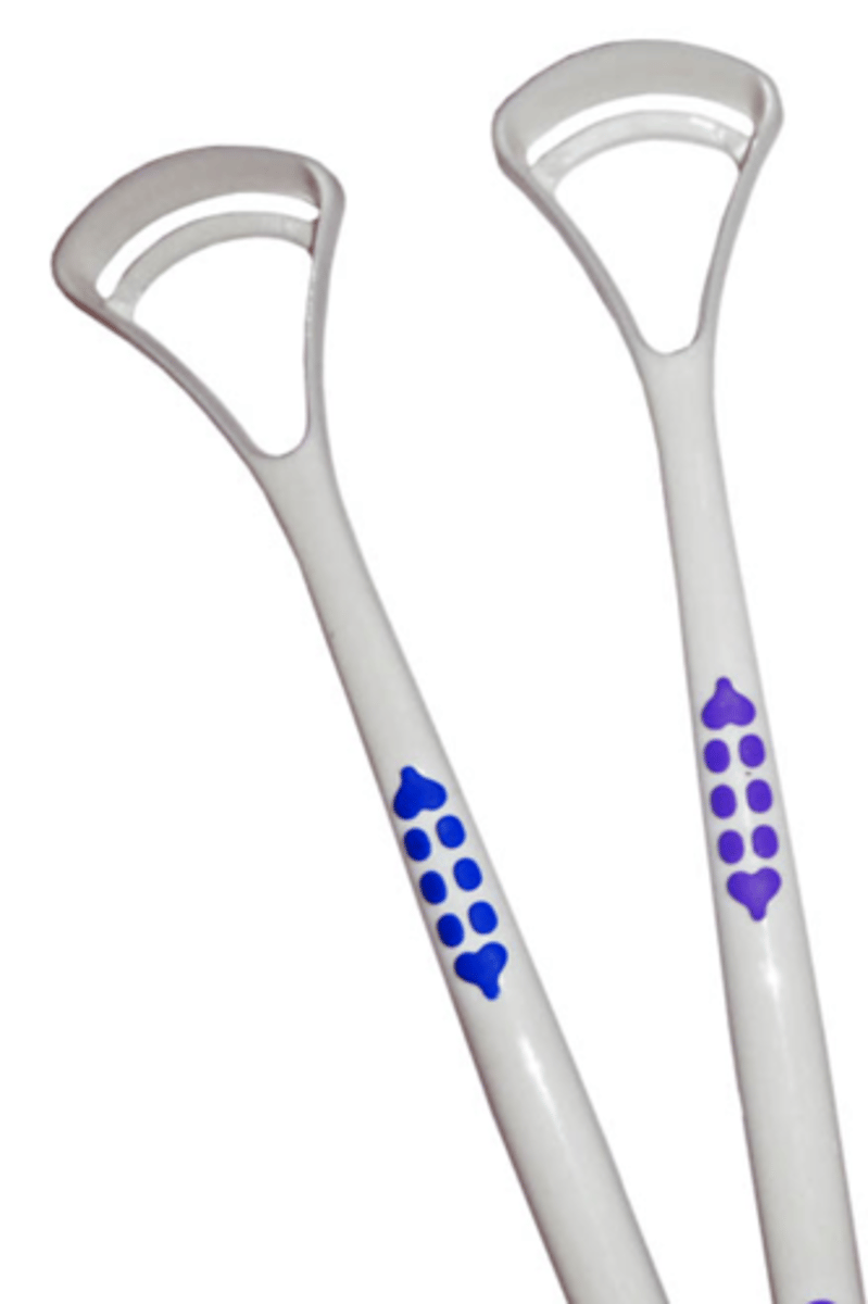 <p>Dụng cụ cạo lưỡi - làm sạch bề mặt lưỡi. (Use a tongue scraper daily for oral hygiene - Dùng dụng cụ cạo lưỡi hằng ngày để giữ vệ sinh miệng.)</p>