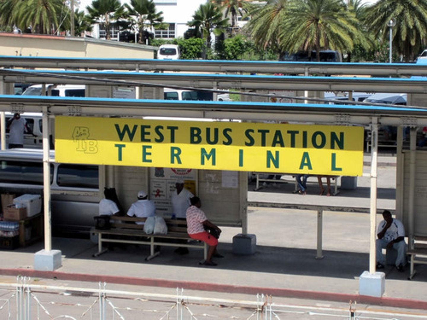 <p>(n) bus station</p>