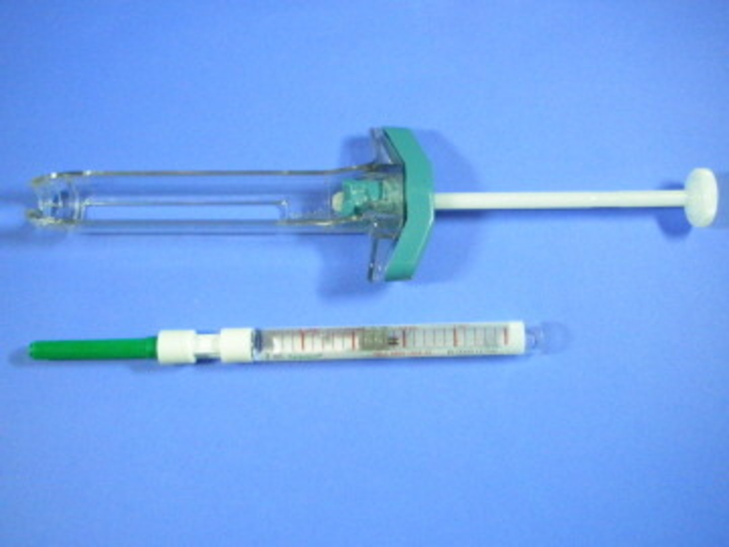 <p>is a disposable syringe that is supplied already loaded with the substance to be injected</p>
