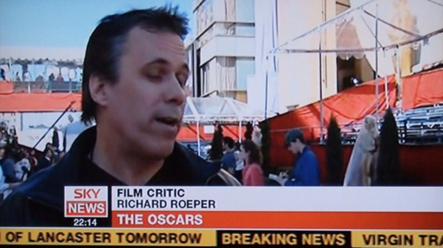 <p>(v) cập nhật/ nắm bắt thông tin mới nhất</p><p>eg: In this industry, you must _____ current developments.</p>