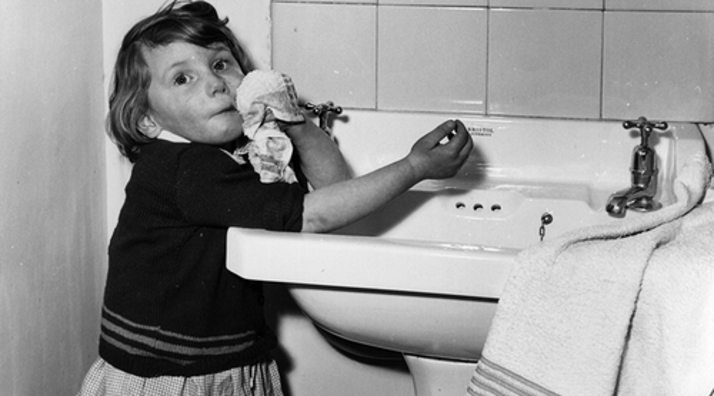 <p>to wash oneself</p>