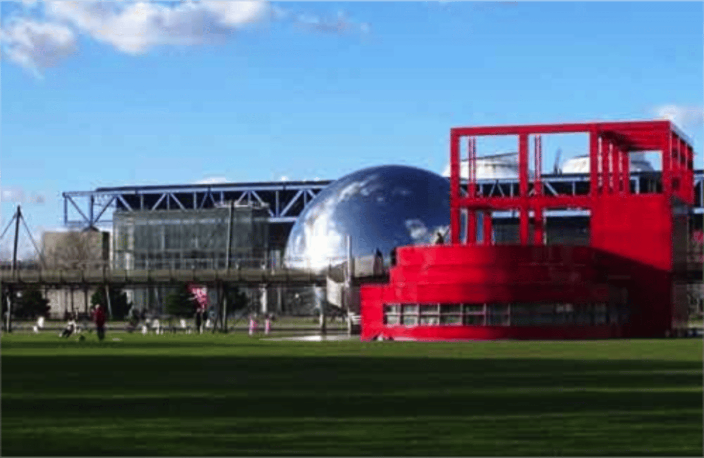 <p>un centre de récréation au nord-est de Paris</p>