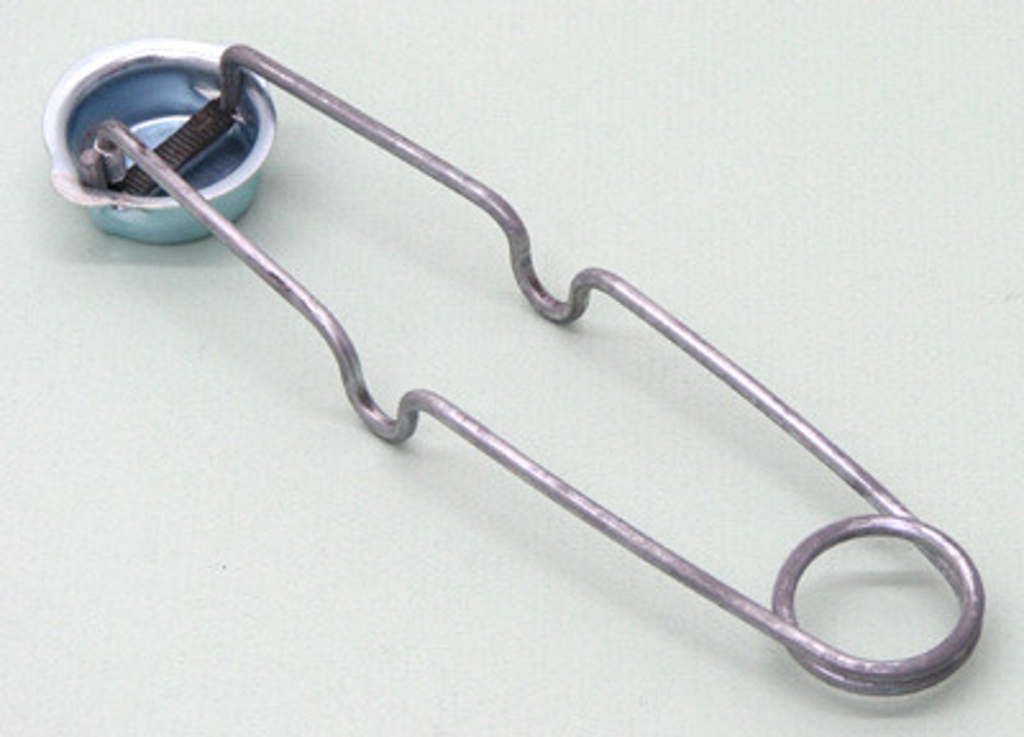<p>produces a spark to ignite the gas in a Bunsen burner</p>