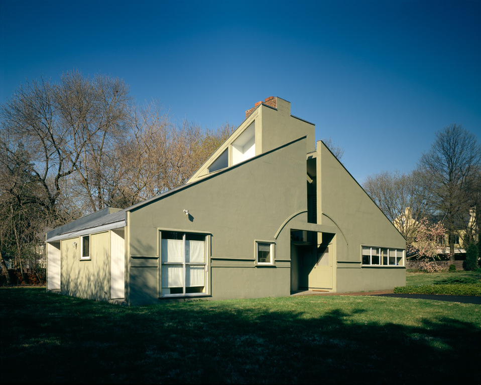 <p>where is the Vanna Venturi House located?</p>