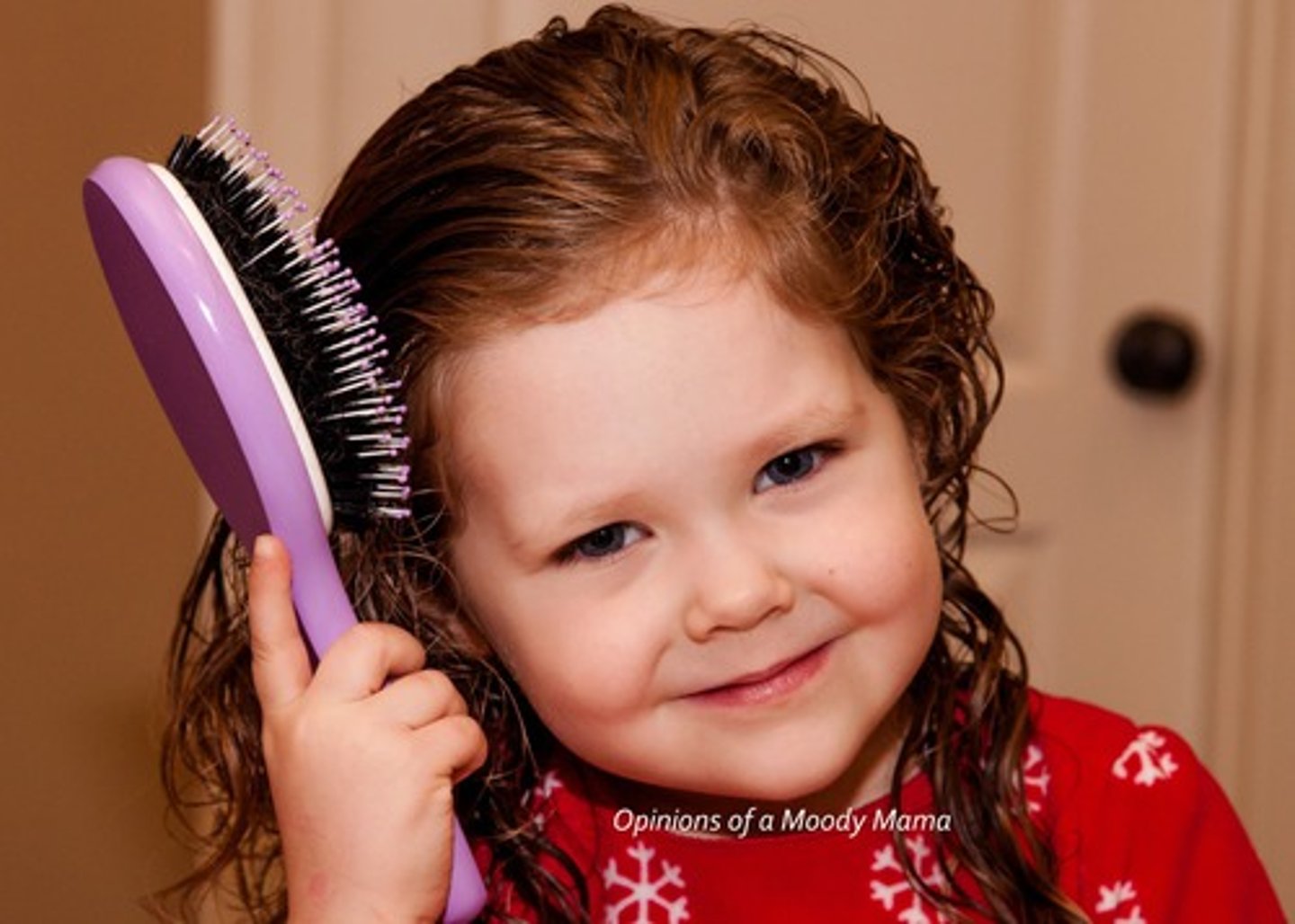 <p>to brush one's hair</p>