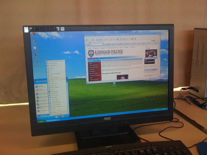 <p>(computer) monitor</p>