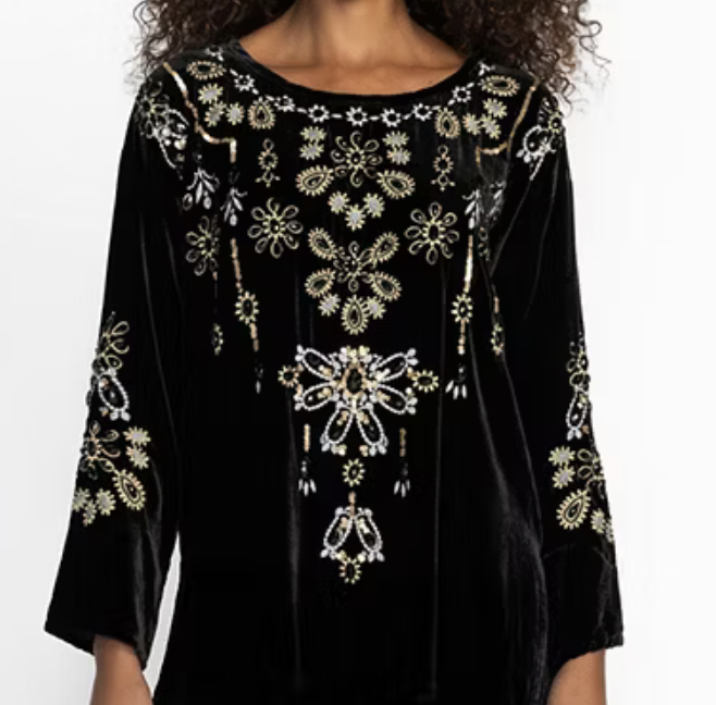 <p>CHARLIZE BLOUSE</p>