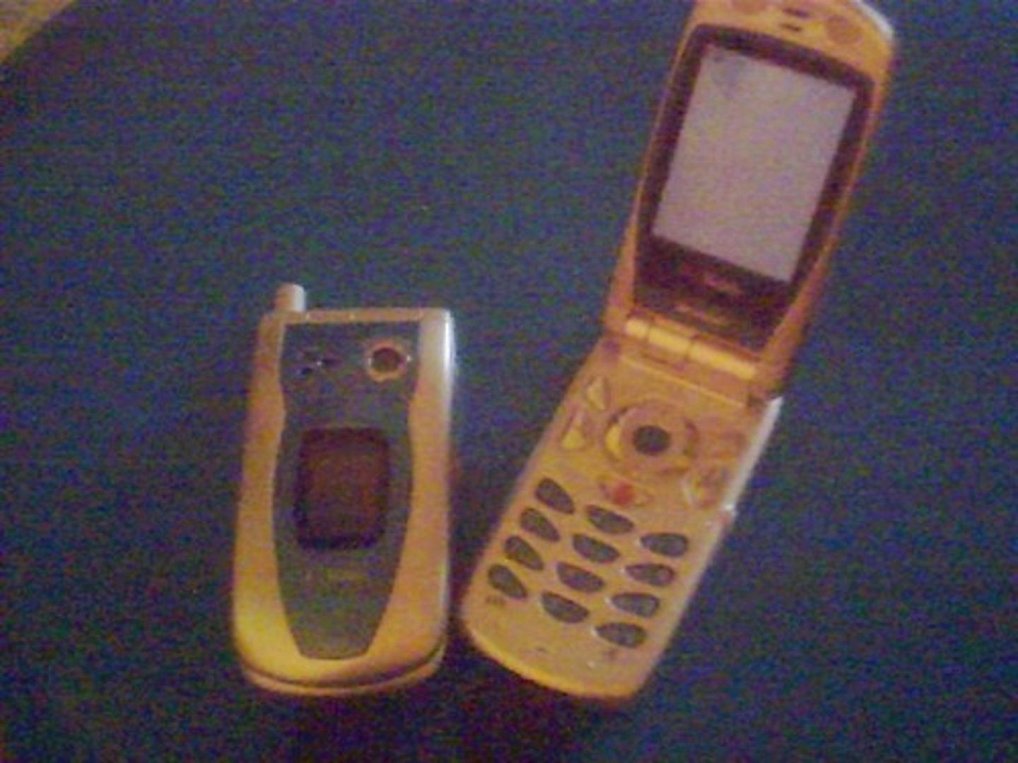 <p>to talk on the phone</p>