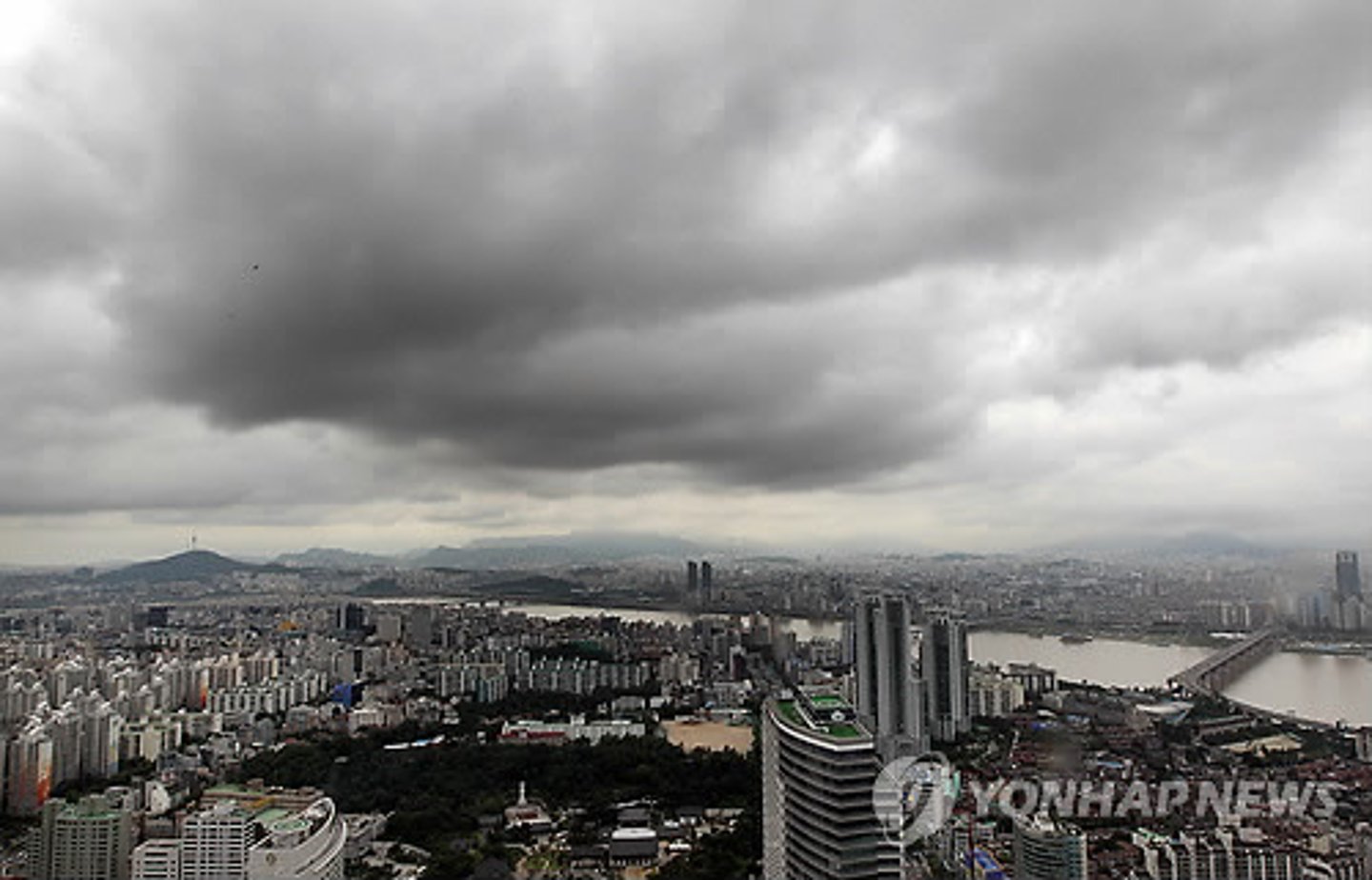 <p>to be cloudy</p>