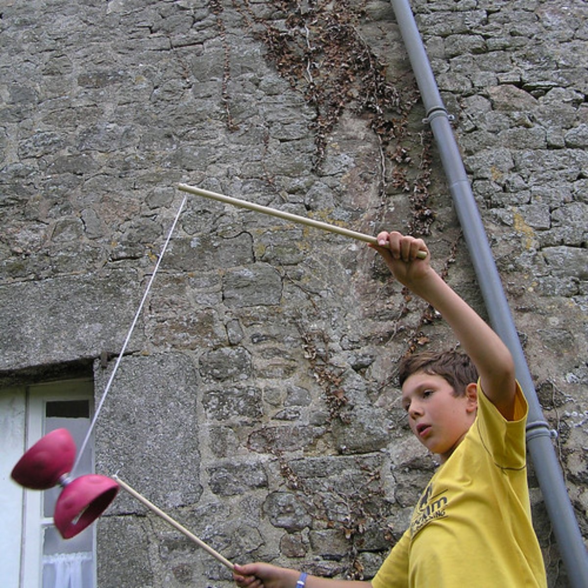 <p>to play</p>
