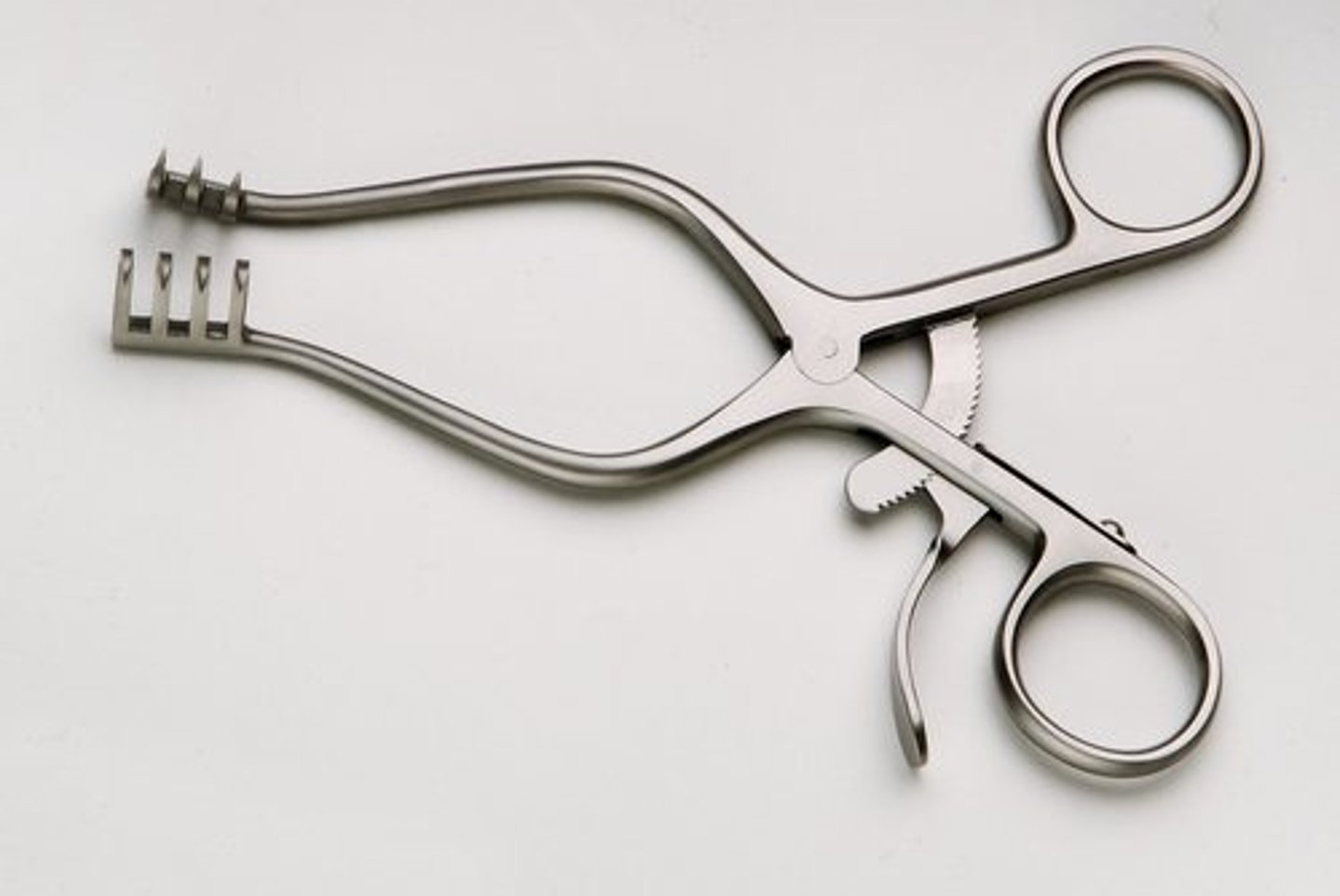 <p>A self-retraining instrument, shaped like a scissor but the blades open when the ratcheted handles are closed. The blades each have four downward-pointing, curved prongs, which retain their position in a spread wound. It is used to retract shallow incisions.</p>