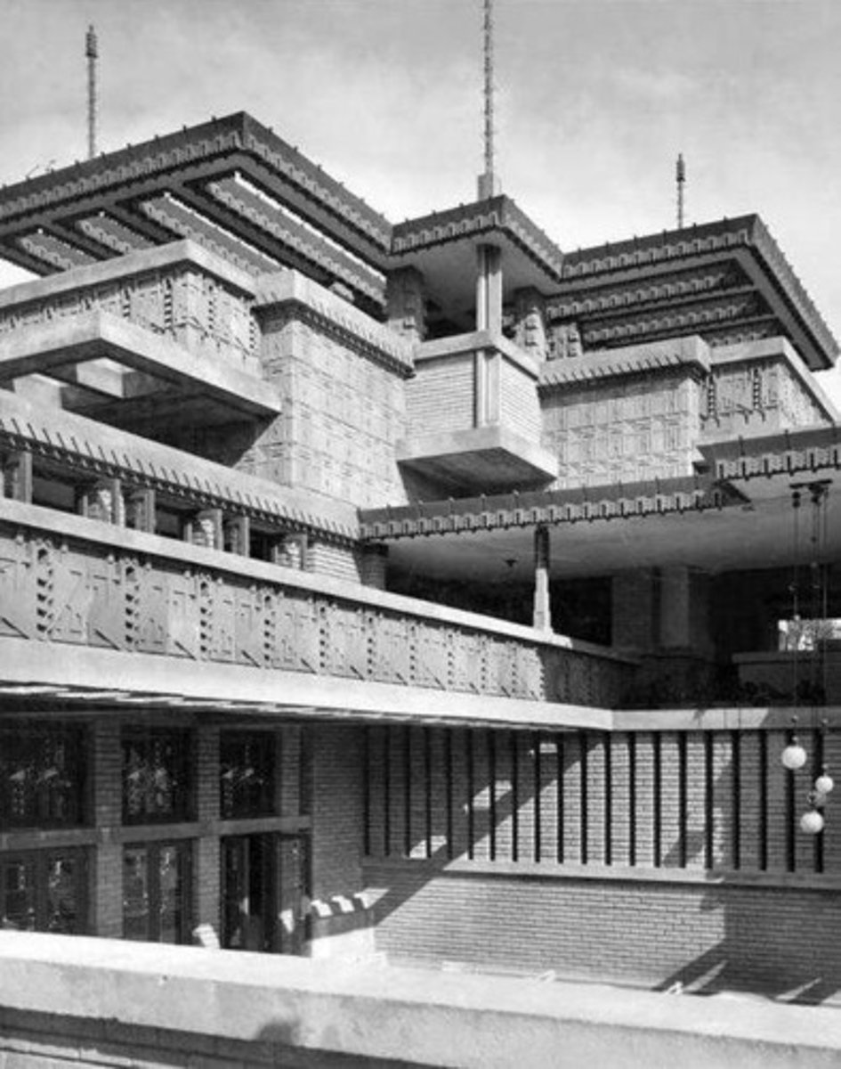 <p>1910s - Chicago, Illinois - Frank Lloyd Wright</p>