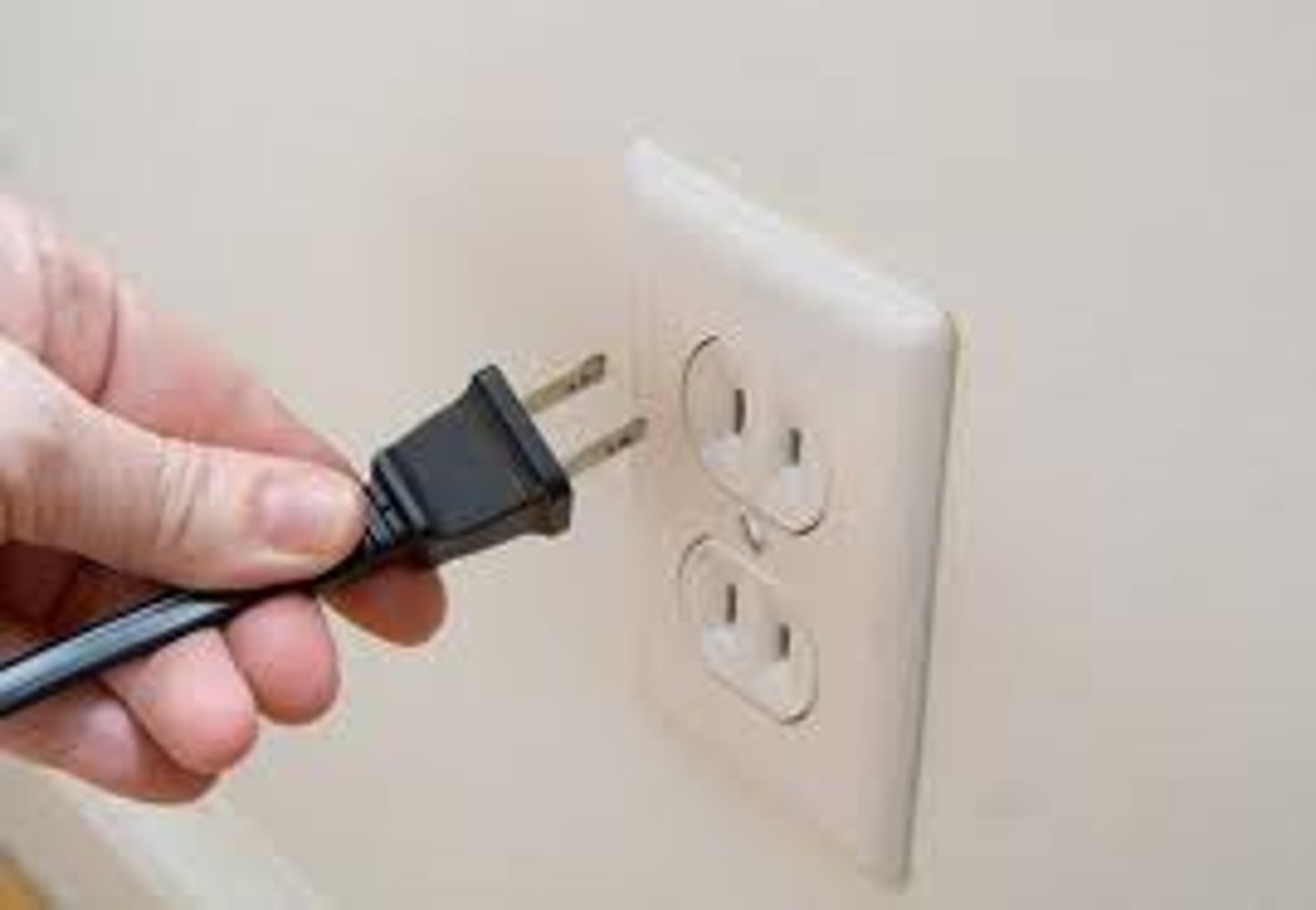 <p>to plug in, to connect</p>