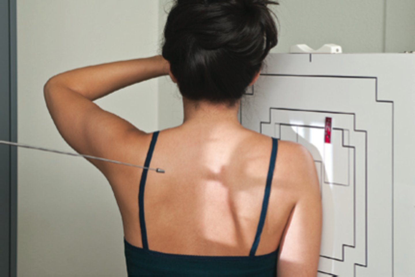 <p>coracoacomial arch in profile, similar to lateral scapula, CR angled 10-15° caudal, suprasinatis outlet free of superimposition</p>