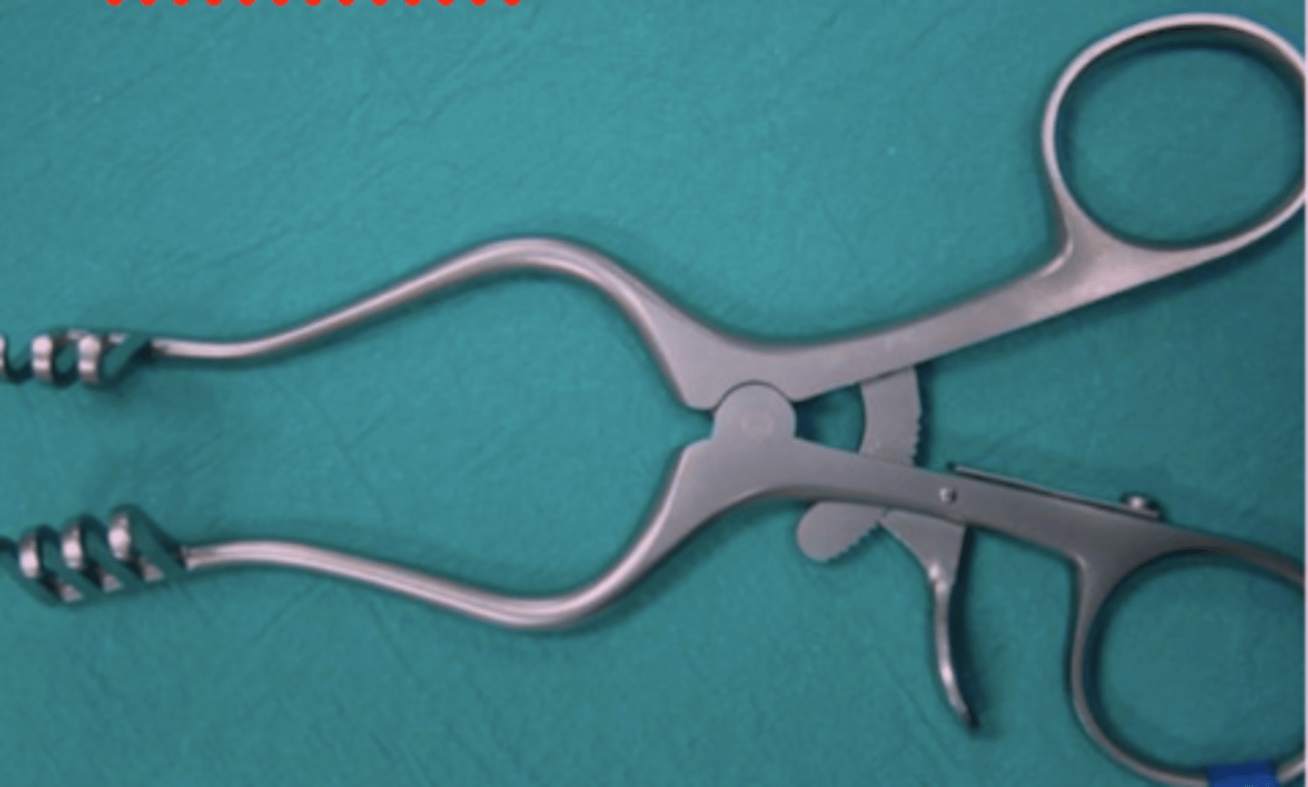 <p>¿para qué se utiliza el retractor weitlaner?</p>