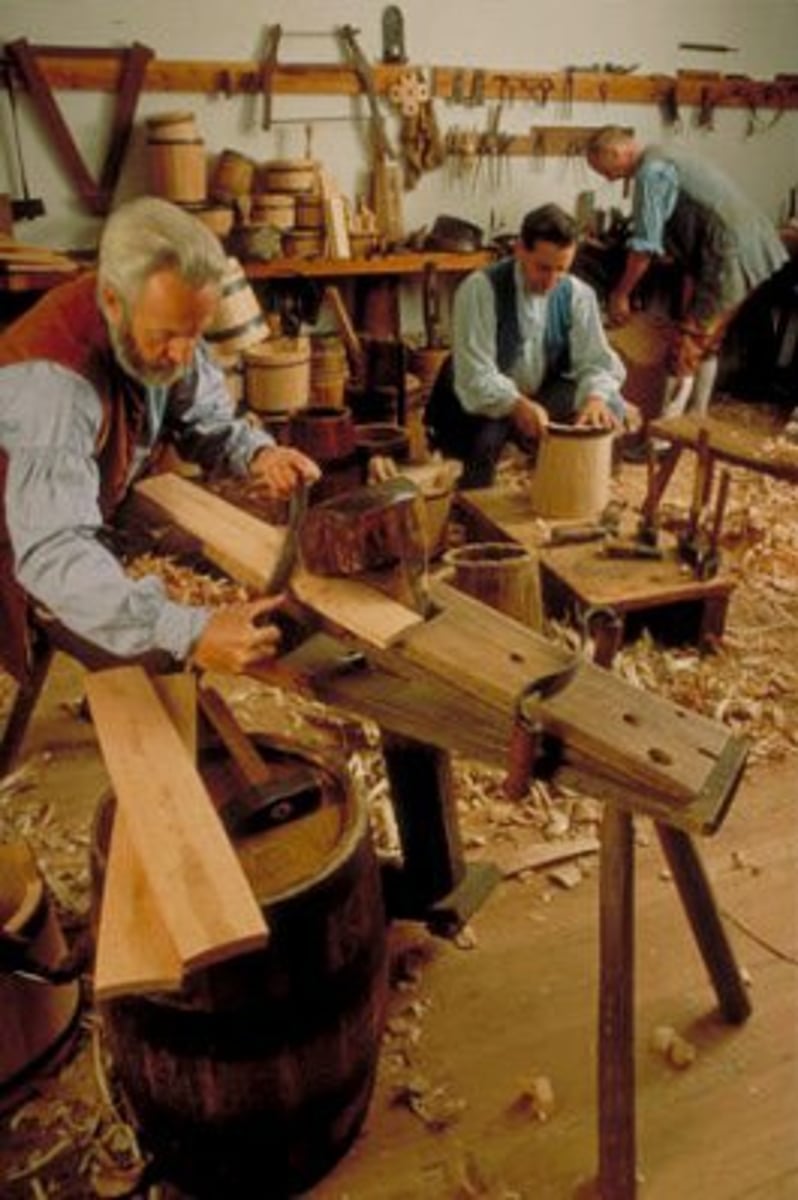 <p>- are <mark data-color="#e6e5fd" style="background-color: rgb(230, 229, 253); color: inherit;"><u>manual workers who produce functional items</u></mark> with beauty and craftsmanship.</p><p>- They may <strong><em>create decorative or utilitarian art such as quilts, baskets, jewelry, ironwork, and glass objects.</em></strong></p>