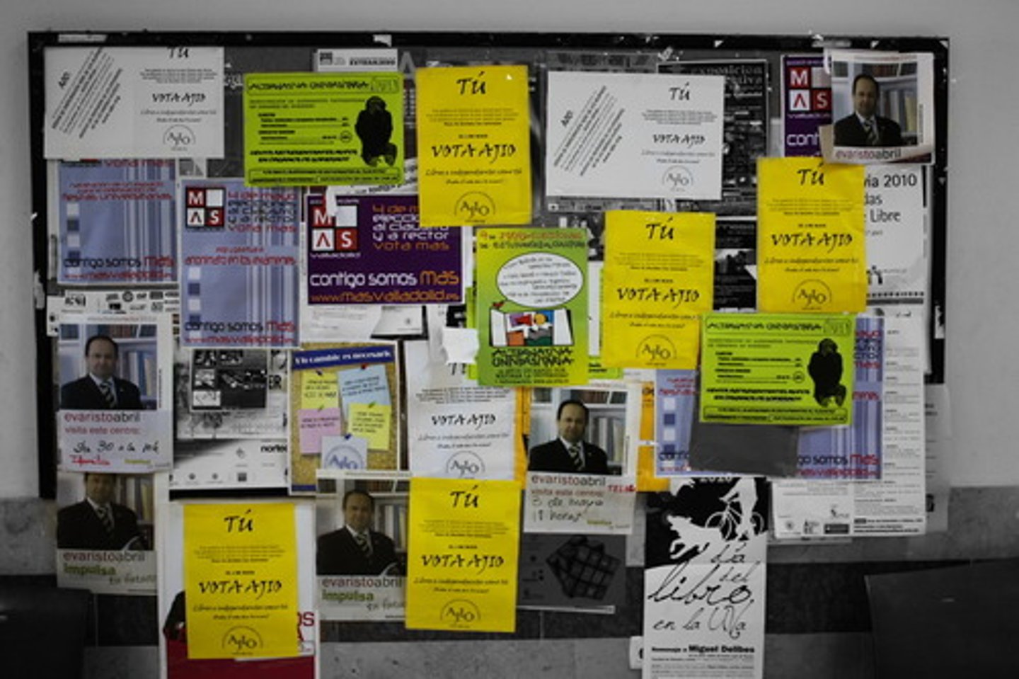 <p>the announcements, the advertisements</p>