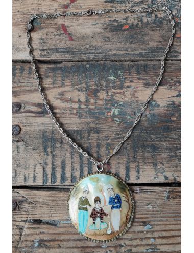 <p>Idealne do przedstawienia twojego mózgu bo operuje na małym formacie i wykonuje się je drobiazgową techniką. Przykładowo malowidła na wazie, małe obrazki na wisiorkach</p>