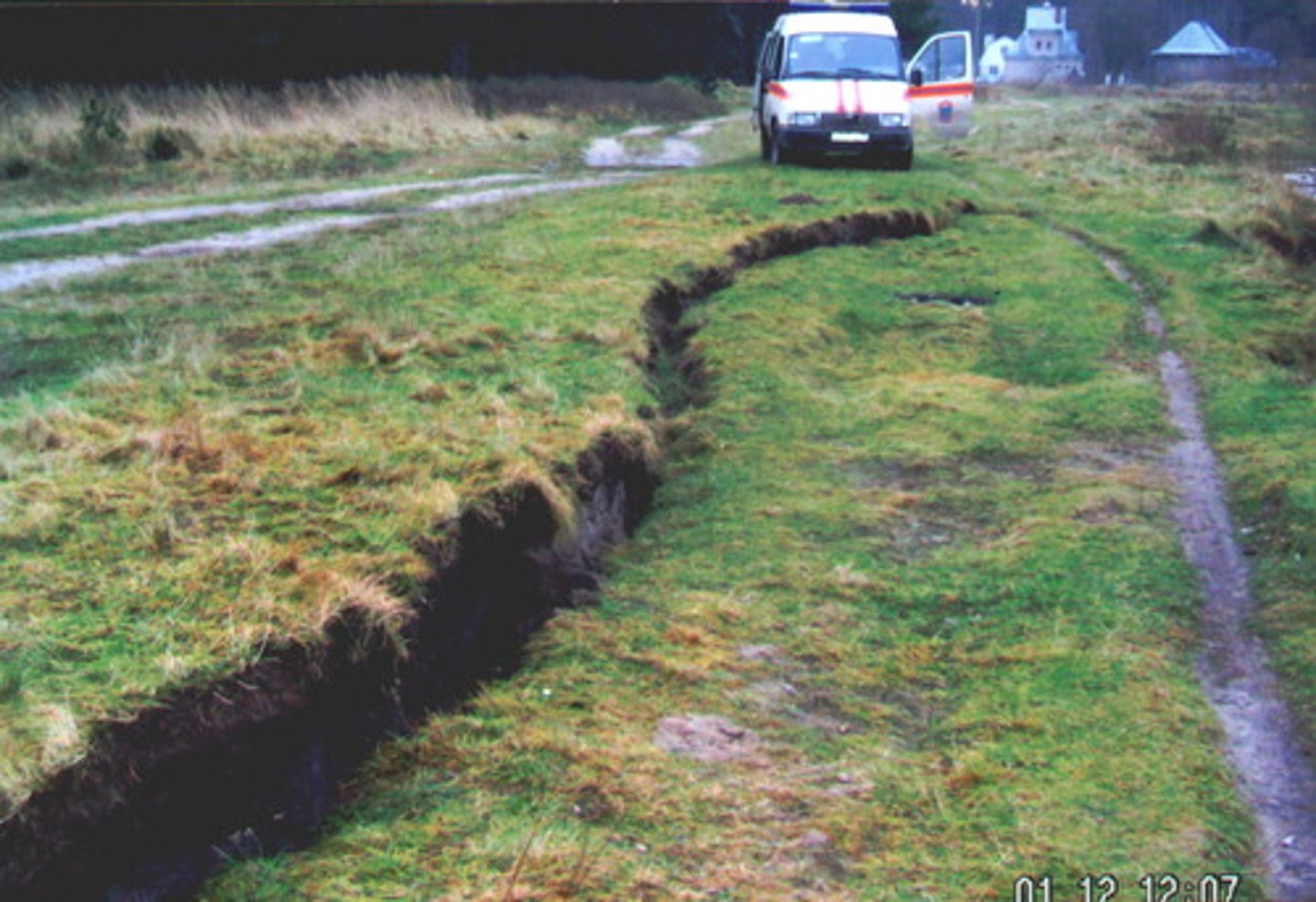 <p>like a fissure, this is a split in the rock; in plate tectonics this is where the plates are moving, e.g. San Andreas</p>