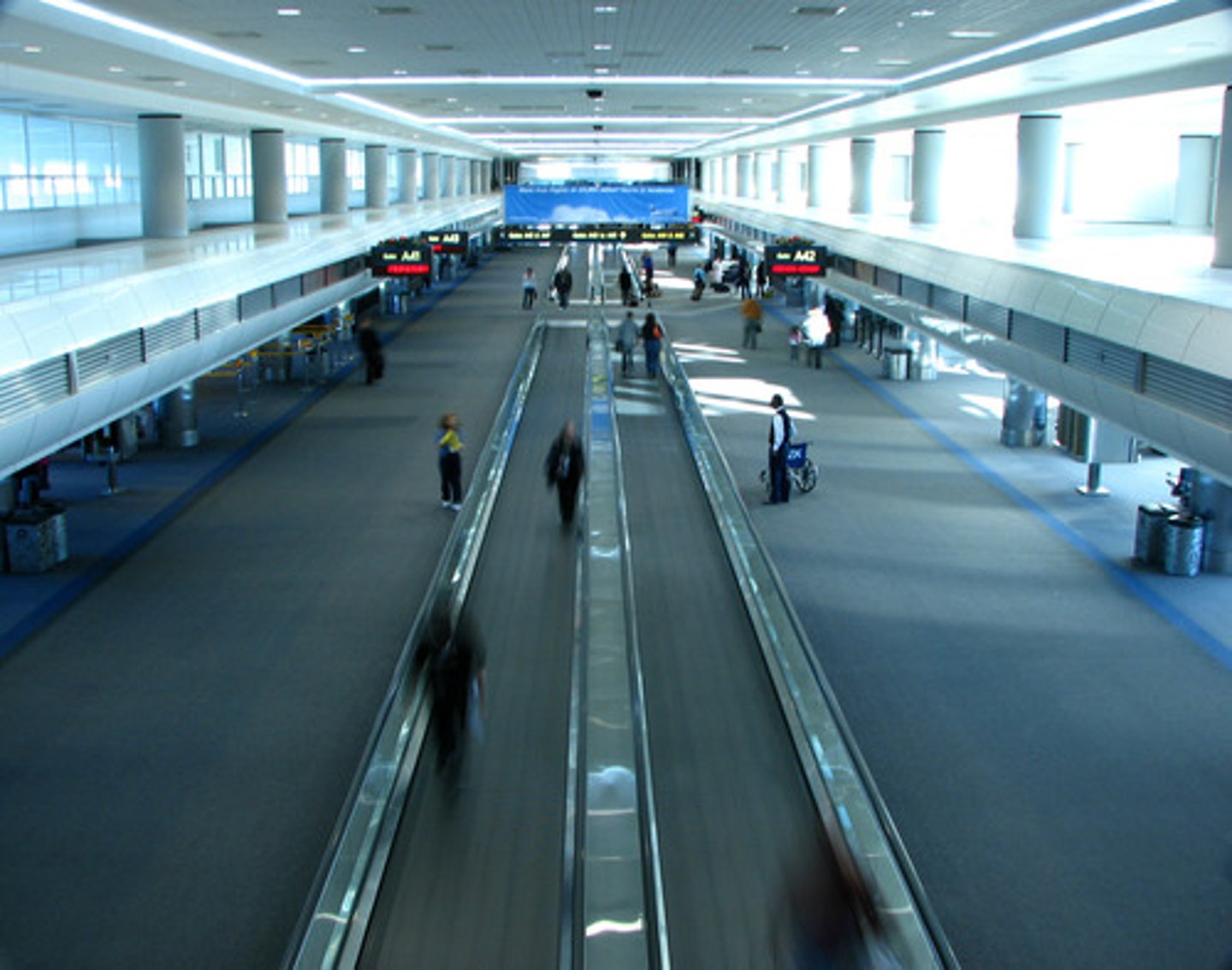 <p>moving sidewalk</p>