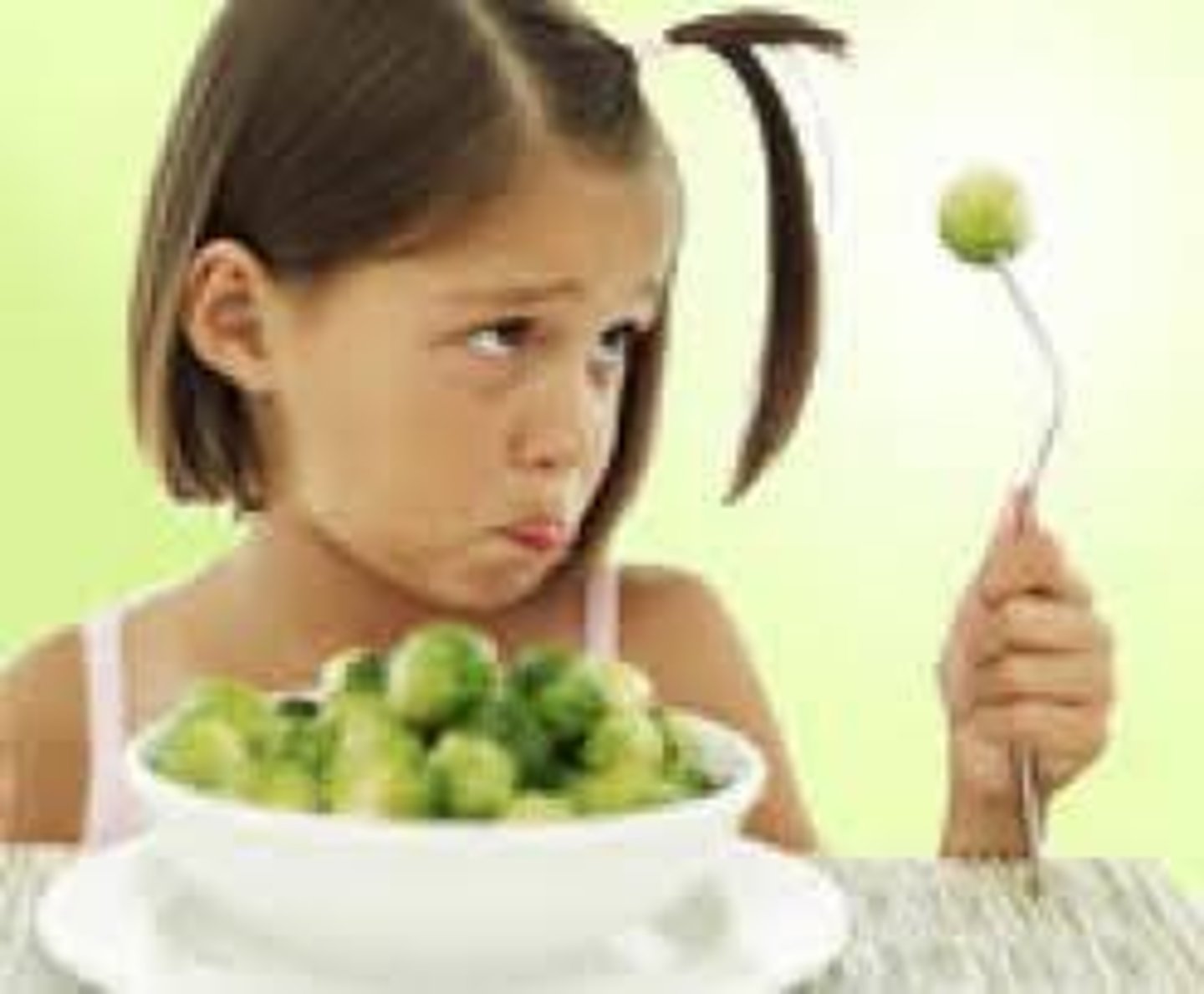 <p>перебірливий(not easily satisfied, or having very high standards about particular things: fussy eater UK All my children were fussy eaters. fussy about He's so fussy about the house - everything has to be absolutely perfect.)</p>