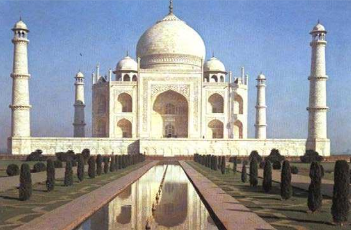 <p>Built by the emperor Shah Jahan for his favorite wife Mumtaz Mahal</p>