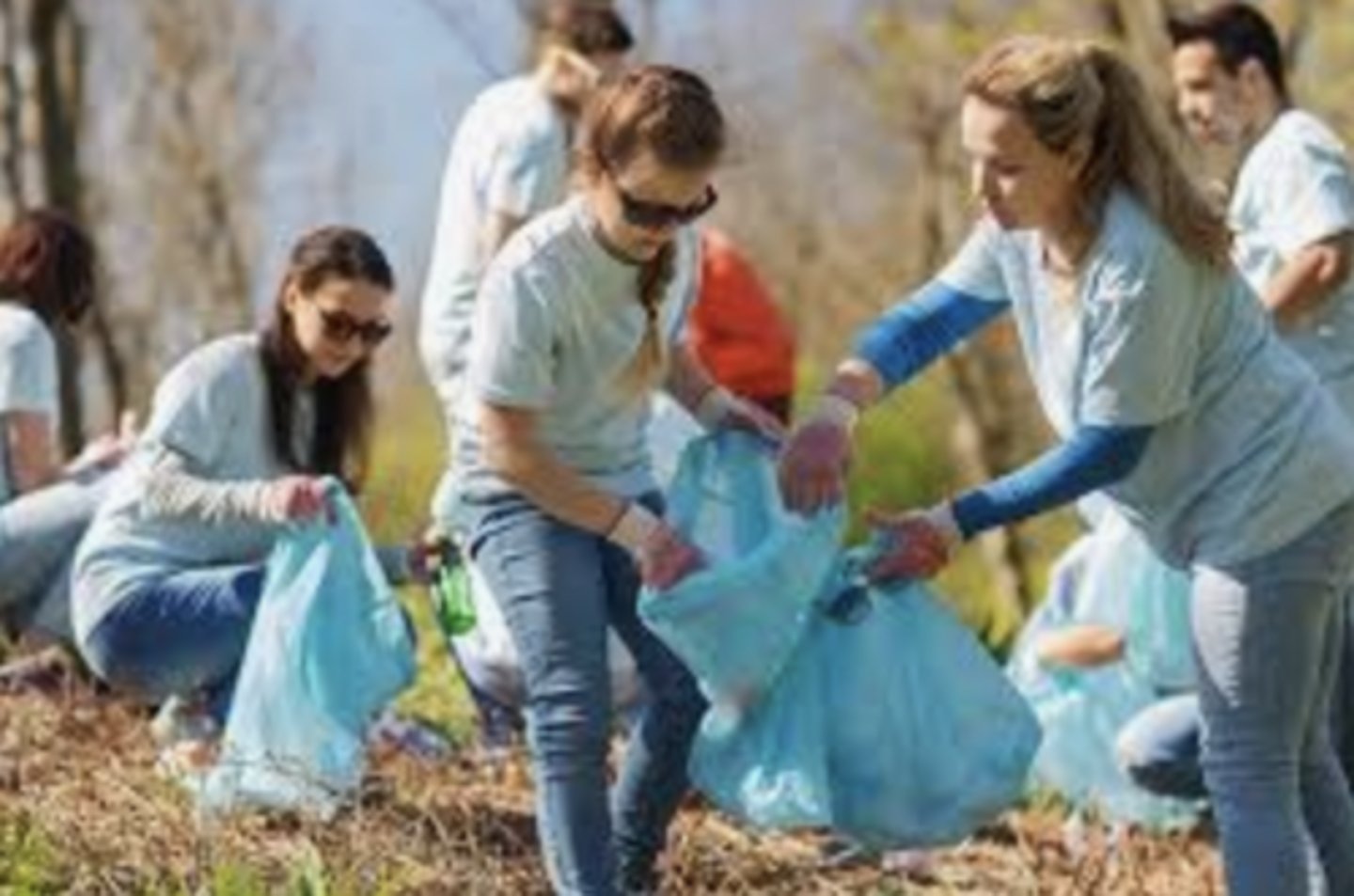 <p>суспільно корисний</p>