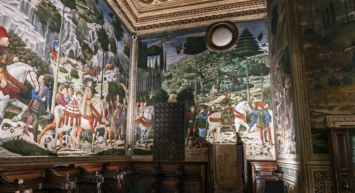 <p>Medici chapel, fresco, Gozzoli, Palazzo Medici, Florence, italy</p>