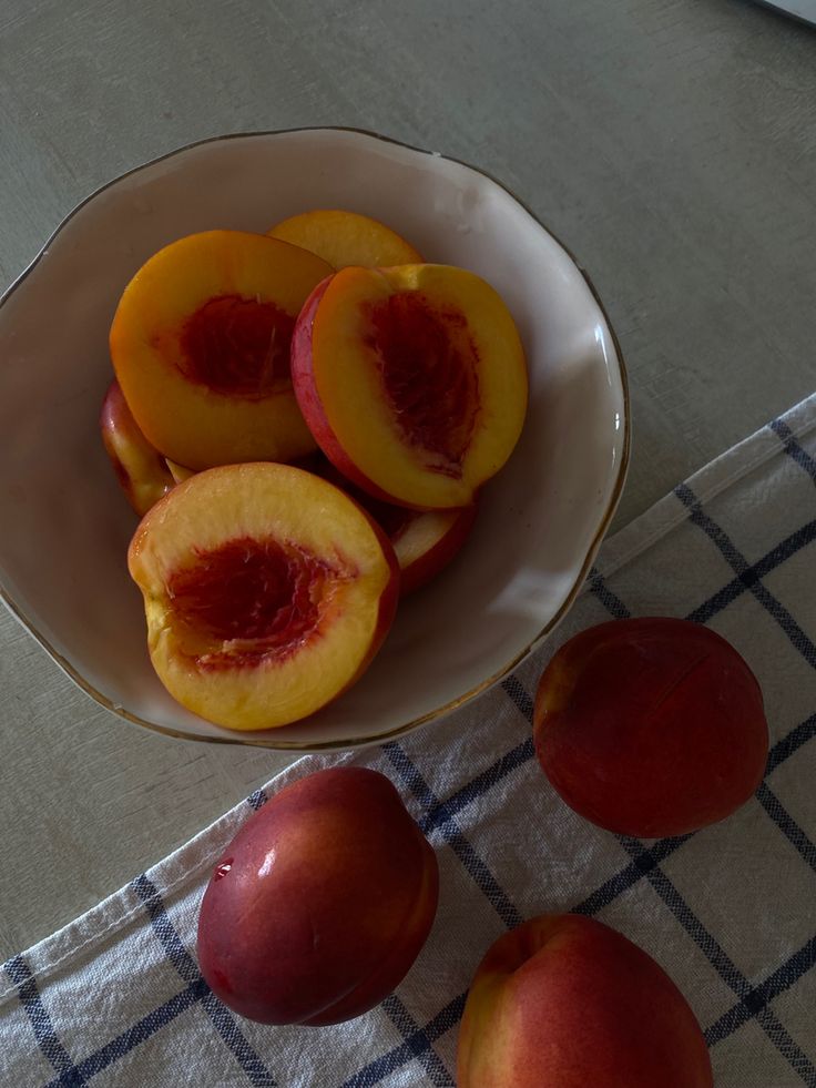 <p>Nectarine </p>