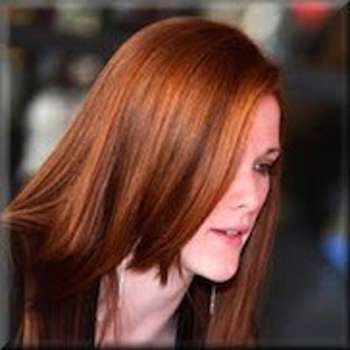 <p>màu nâu vàng (tóc)</p>