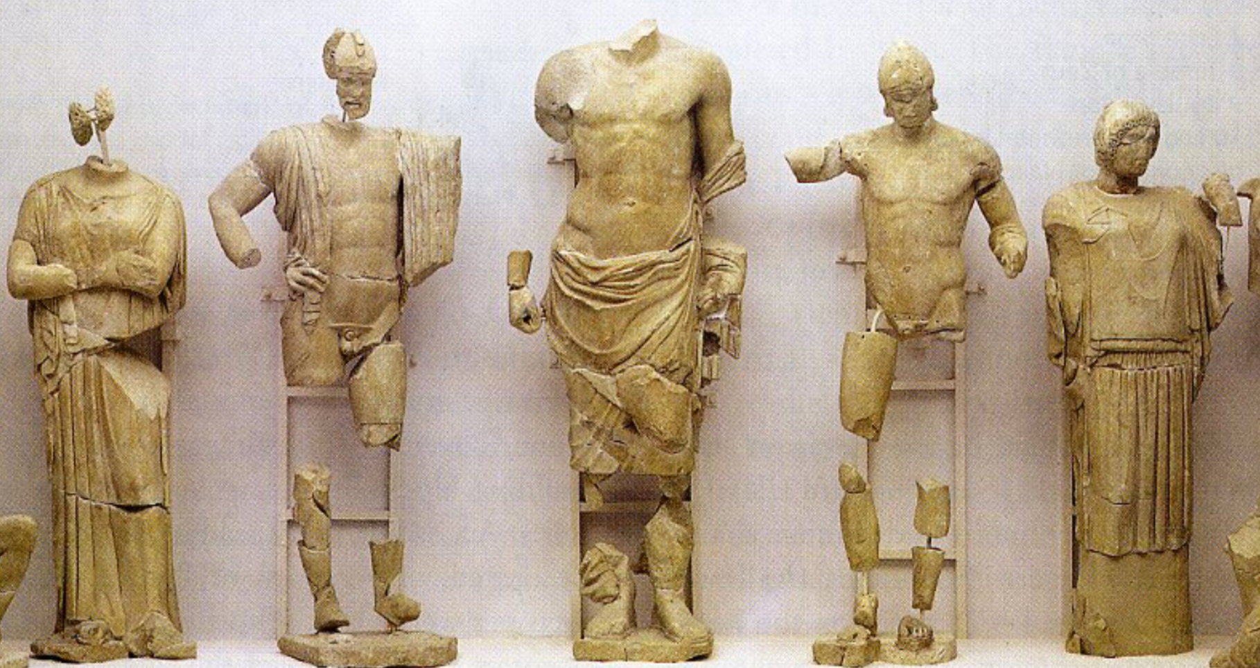 <p>What god is at the apex of the East pediment? Why?</p>