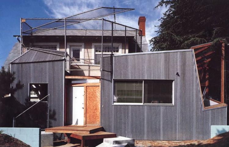 <ul><li><p><span>experimented in his own house</span></p><ul><li><p><span>juxtaposing elements, materials and shape</span></p></li></ul></li><li><p><span>like collage</span></p><ul><li><p><span>dutch colonial house with added and deleted parts</span></p></li></ul></li><li><p><span>response to the present > hybrid than pure</span></p></li></ul><p></p>