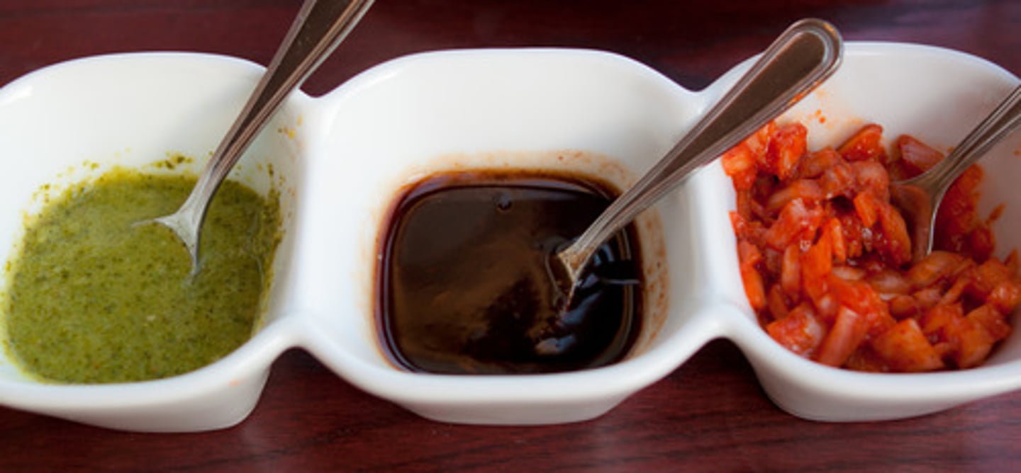 <p>(n) tương ớt</p>