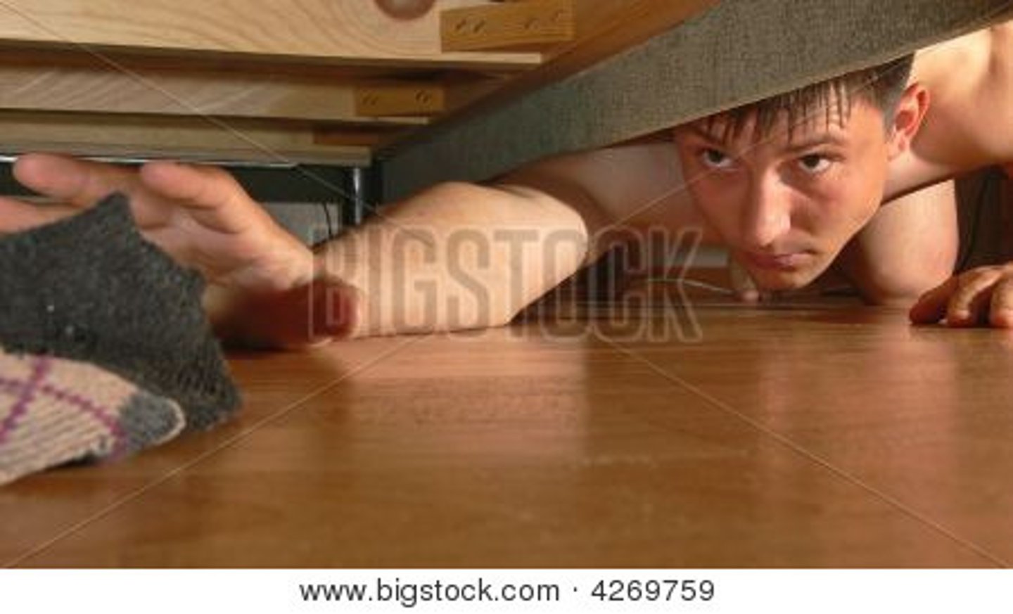 <p>achar, encontrar</p>